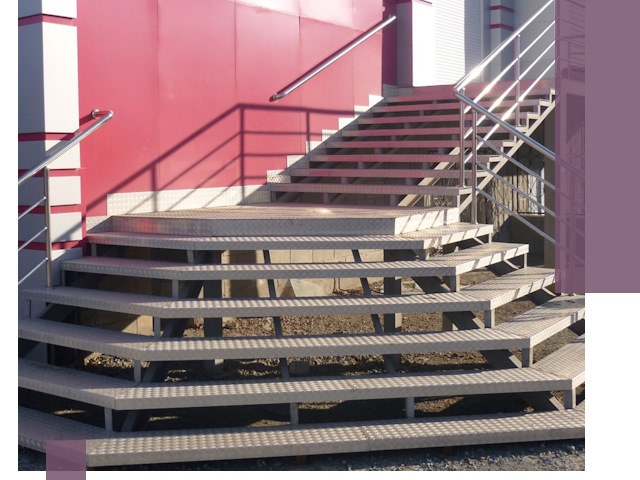 Лестницы для магазина в Кондопоге — изготовление и монтаж