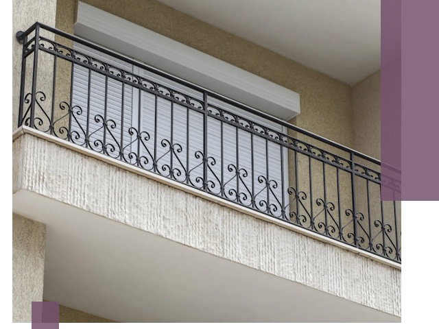 Балконные ограждения из металла и стекла в Кондопоге для домов